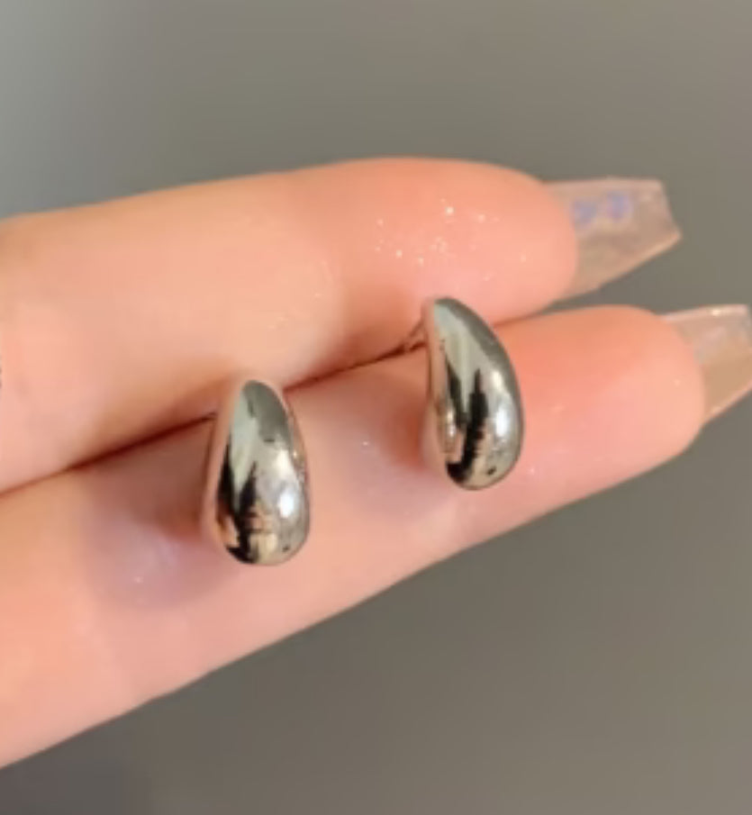 Aretes gota mini plateados