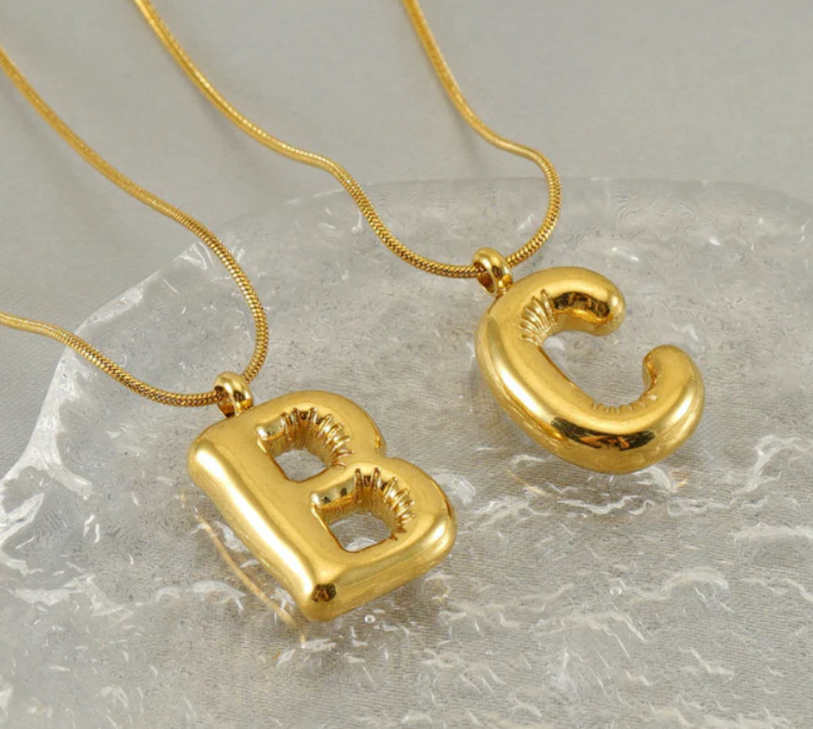 Collar inicial globo