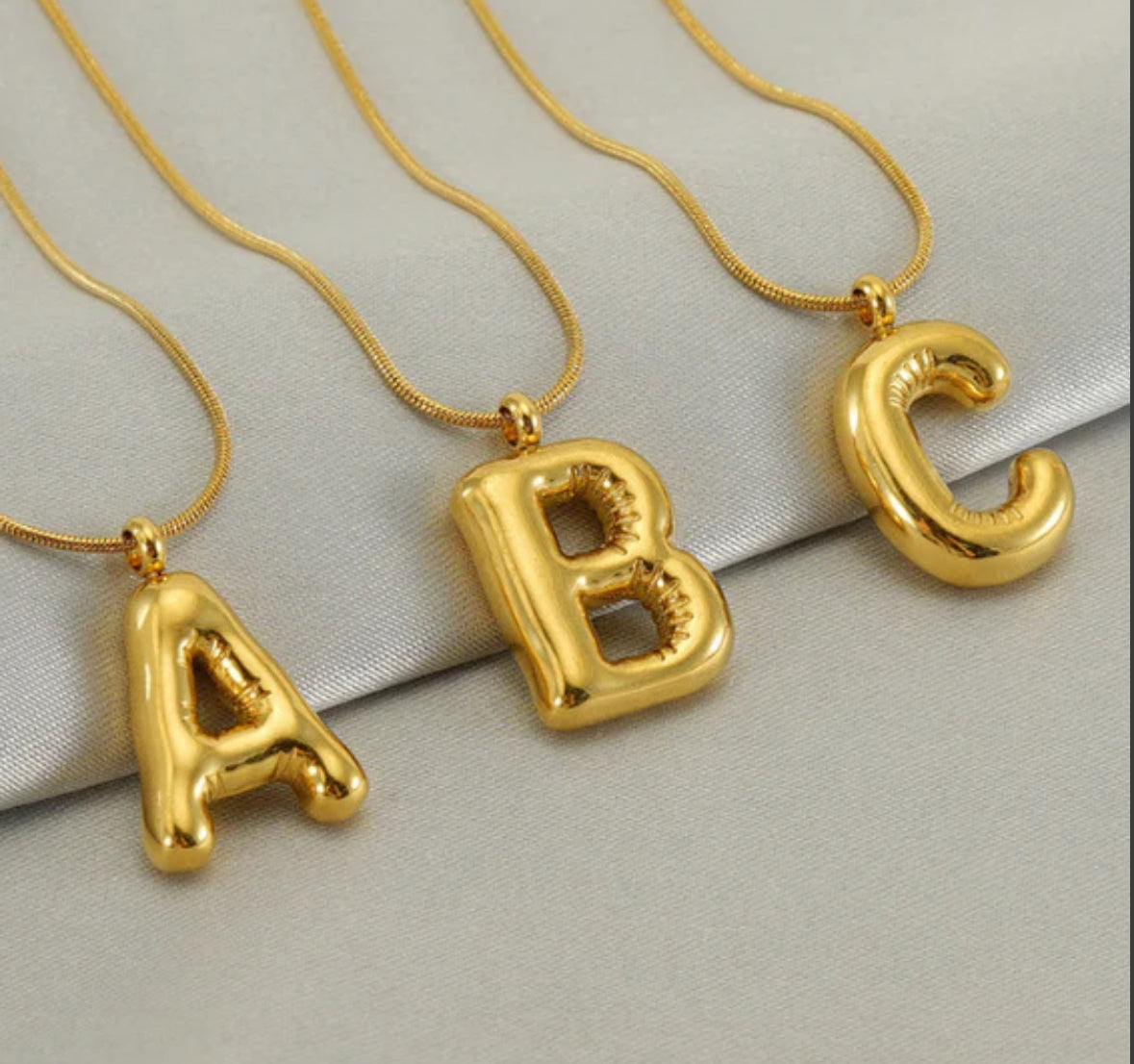 Collar inicial globo