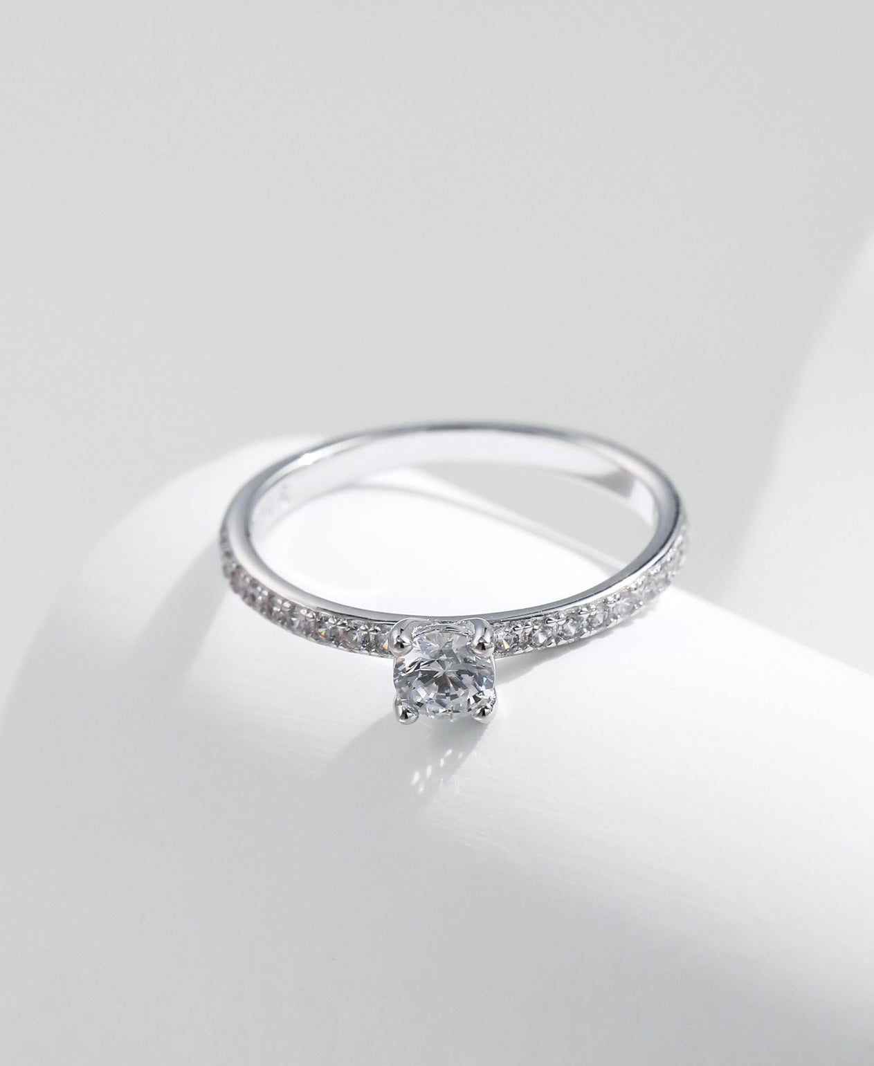 Anillo Stella Moissanita