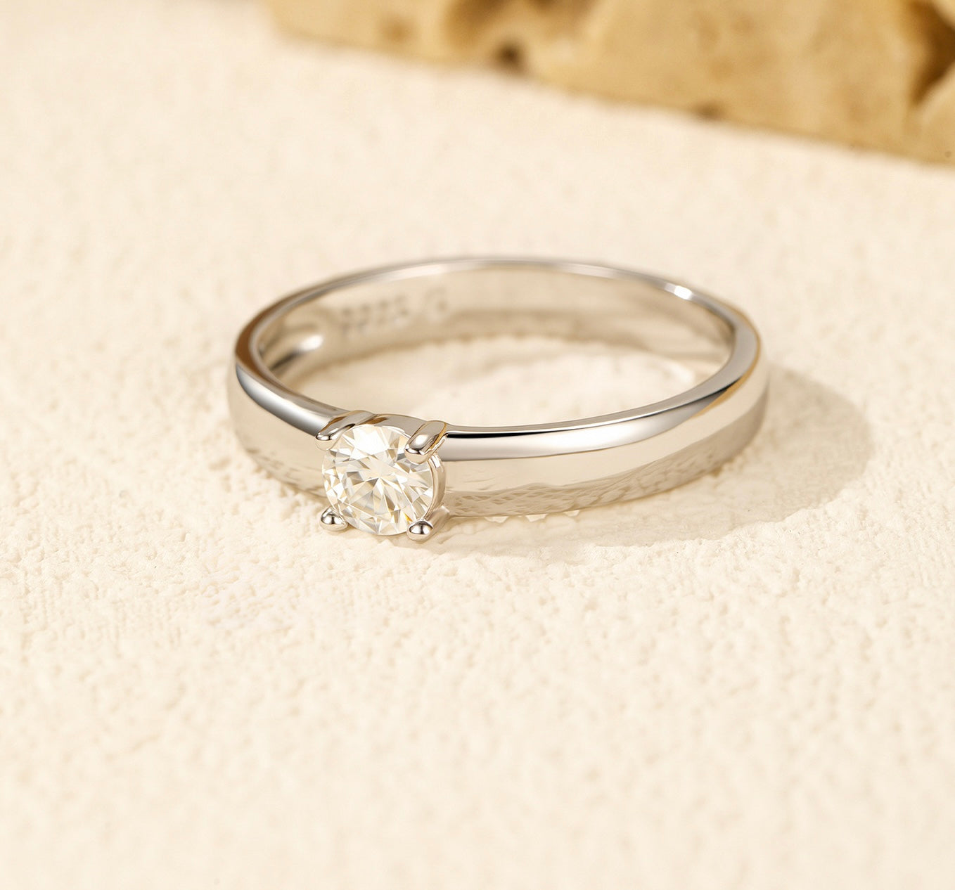 Anillo Solitario Aura Moissanita